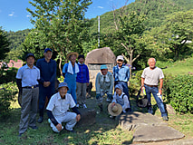 長野南支部による記念碑周辺除草作業