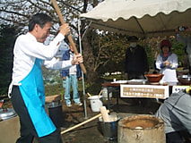 農大祭開催-その1。餅つき大会に阿部知事参加しました！