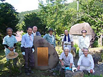 百周年記念碑周辺の除草と清掃を行いました