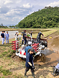 最新の直進アシスト付き田植え機に試乗しました