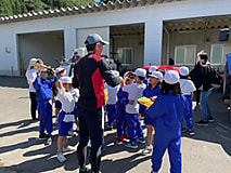 地元の小学生が見学に来てくれました