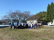 小学生が社会見学に来ました。